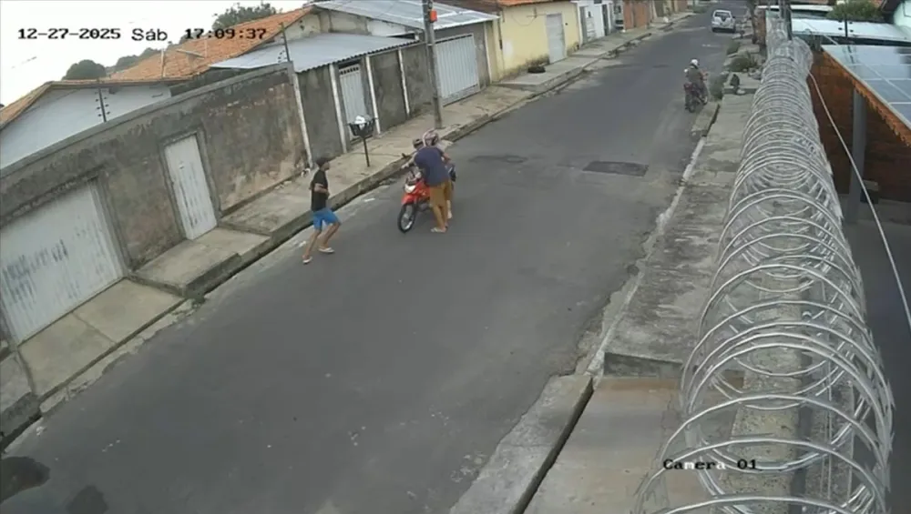 Criminosos armados roubam motocicleta de mulher na zona Sudeste de Teresina