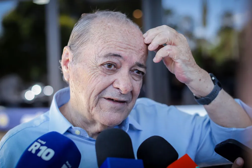 Prefeito Sílvio Mendes é internado em Teresina após diagnóstico de virose e febre; estado não é grave